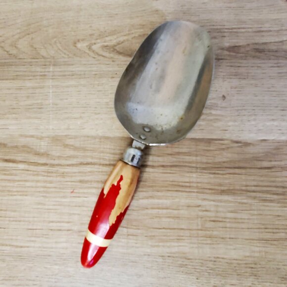 Vintage 1/4 Cup Measuring Scoop Spoon Red & White Handled - Picture 1 of 6
